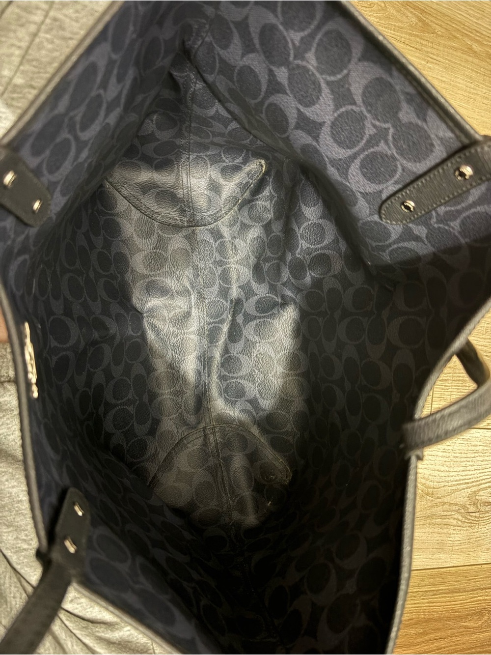 Coach Tote Bag with mini pouch insert - Picture 3 of 6